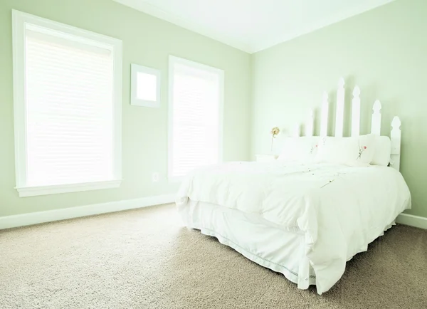 パステル カラーの寝室のインテリア — ストック写真