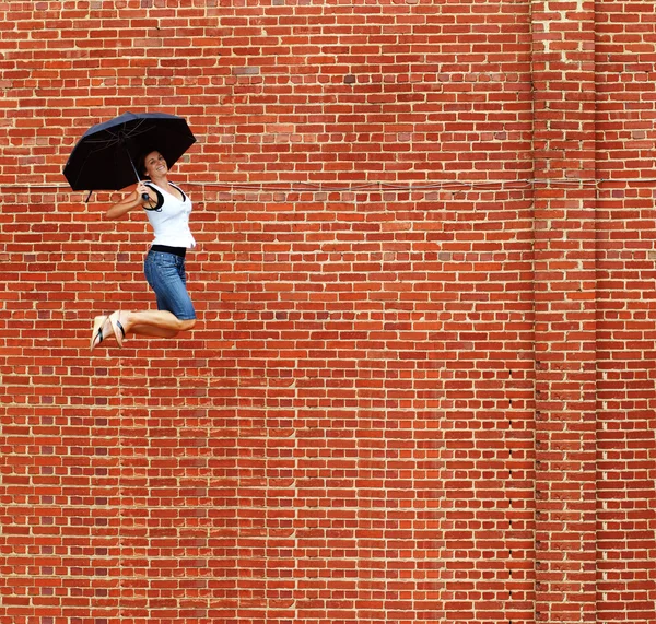 Deštník skok! — Stock fotografie