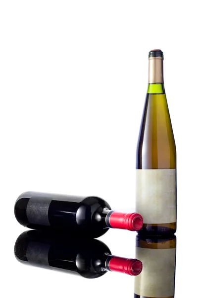 Garrafas de vinho tinto e branco — Fotografia de Stock