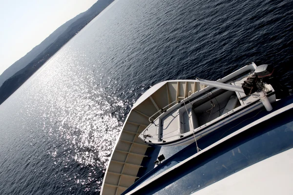 Leven boot op een veerboot — Stockfoto