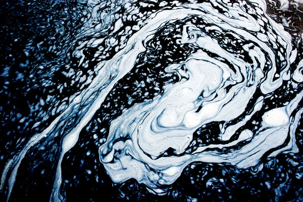Vody pěna tvoří zajímavé vzory — Stock fotografie