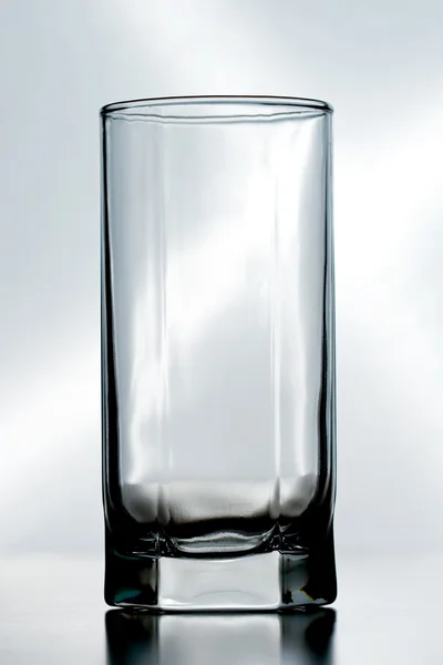 Un vaso de cristal vacío —  Fotos de Stock