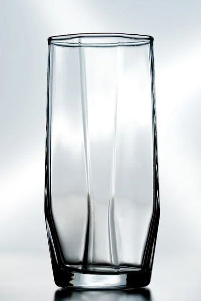 Um copo de cristal vazio — Fotografia de Stock