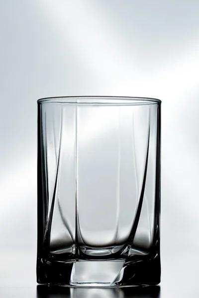 Un verre de cristal vide — Photo