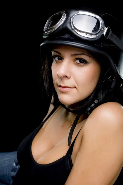 Pige med amerikansk hær motorcykel hjelm - Stock-foto