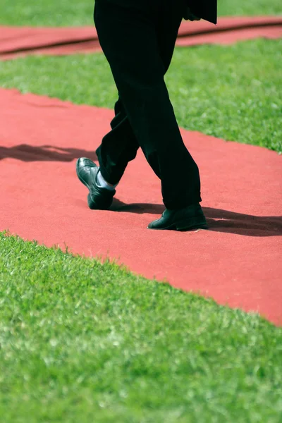 Chodzenie na czerwonym dywanie — Zdjęcie stockowe