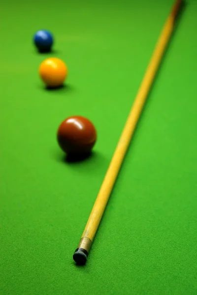 Cue stok en snooker ballen — Stockfoto