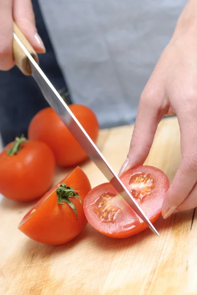 Couper la tomate — Photo