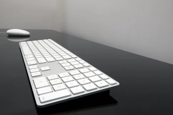 Tastiera bianca e mouse — Foto Stock