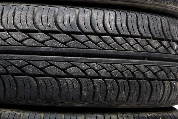 Opotřebované starých pneumatik — Stock fotografie