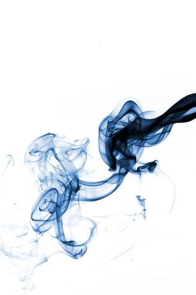 Blå rök isolerad på vit — Stockfoto