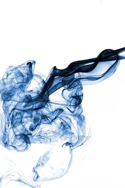 Fumo blu isolato su bianco — Foto Stock