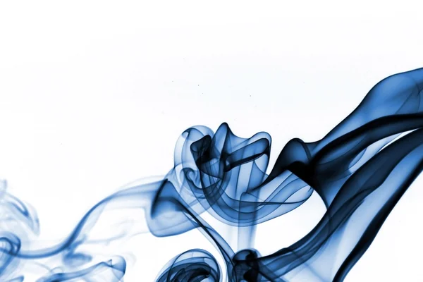 Modrý kouř izolovaných na bílém — Stock fotografie