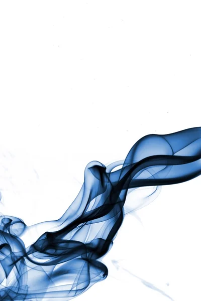 Синий дым на белом — стоковое фото