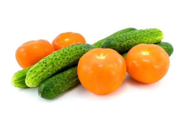 Tomaten en komkommers — Stockfoto