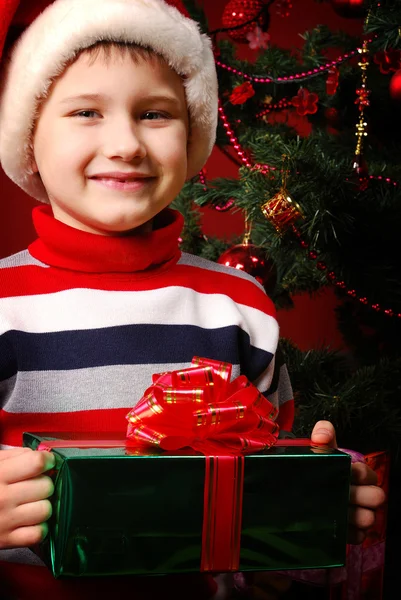 Niño con regalos Fotos De Stock Sin Royalties Gratis
