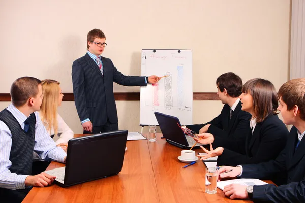 Talare vid ett möte — Stockfoto