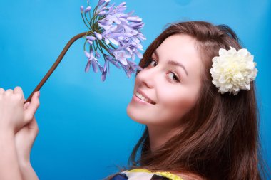 genç ve güzel bir kadın kamera arıyor