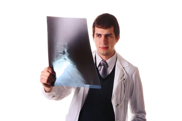 Доктор відкриває рентгенівський знімок в руках — стокове фото