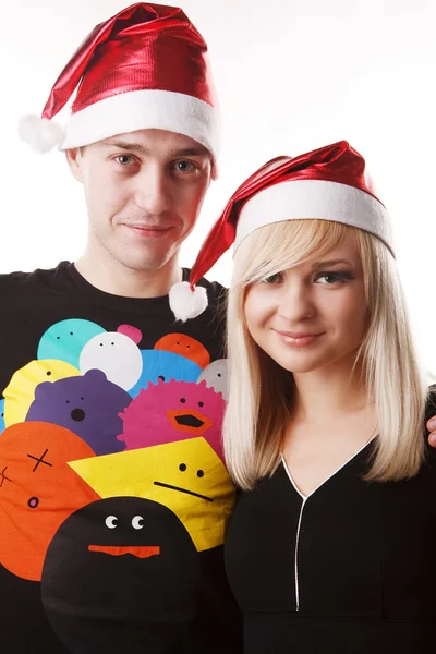 Paar mit Weihnachtsmützen — Stockfoto