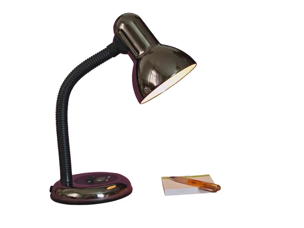 Lámpara de escritorio, papel y pluma —  Fotos de Stock