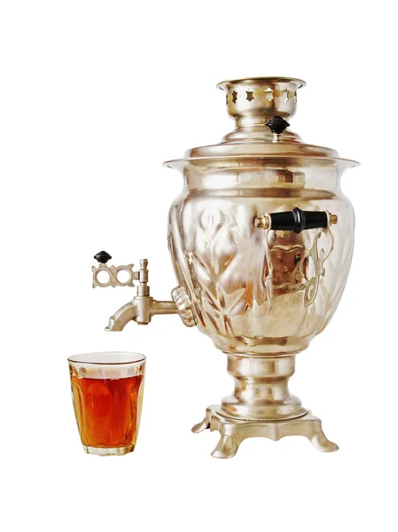 Samovar russo e vidro com chá — Fotografia de Stock