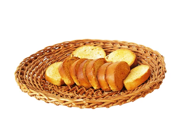 Крекеры на тарелке для хлеба — стоковое фото