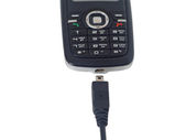 mobilní telefon a konektor