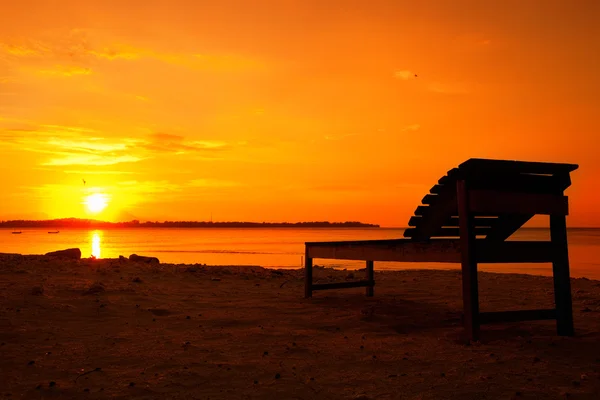 Полотно стілець під час заходу сонця — стокове фото