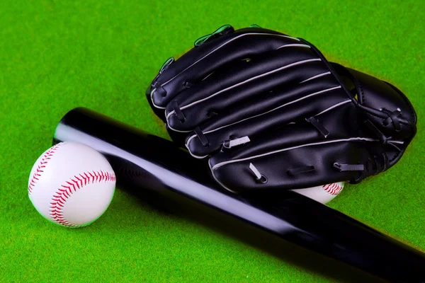 Бейсбол м'ячі та рукавички — стокове фото
