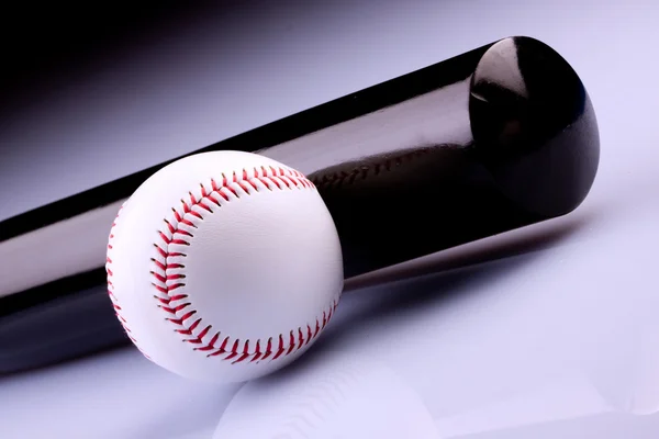 Baseball Ball and Bat — Stock Photo, Image