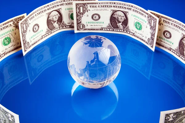 Glob przestrzennego przez pieniądze — Zdjęcie stockowe
