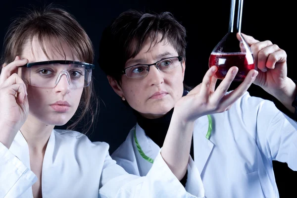 Científicas femeninas — Foto de Stock