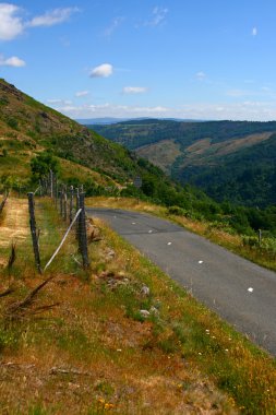 Fransa dağ üstünde belgili tanımlık yol