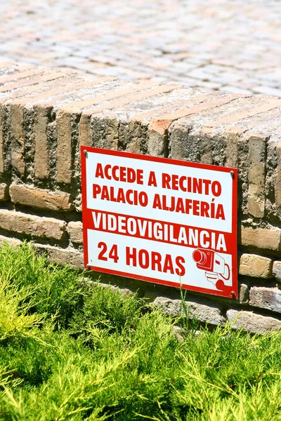 Информационный знак в Сарагосе — стоковое фото