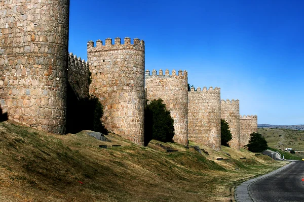 Velké městské hradby v avila, Španělsko — Stock fotografie