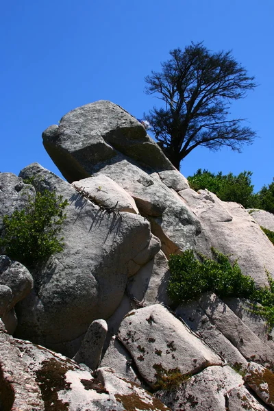 Kamienie na niebieski niebo sintra, Portugalia — Zdjęcie stockowe