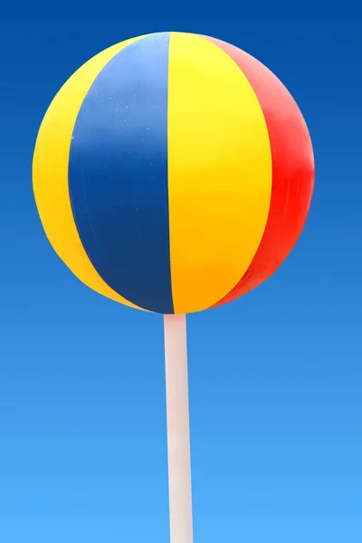 Beach ball on a blue sky — Stock Photo, Image