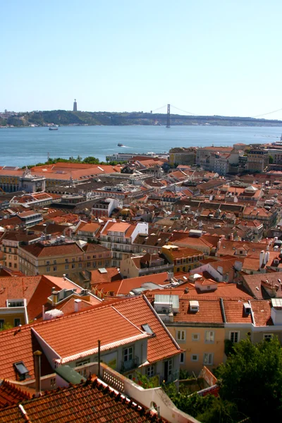 Vista sobre Lisboa y puente, Portugal — Foto de Stock