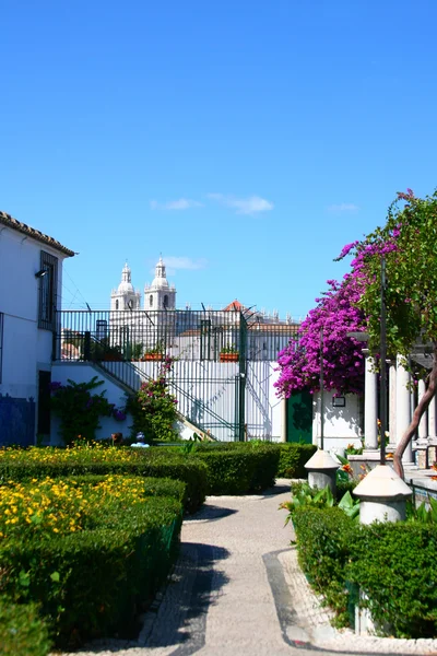 리스본, 포르투갈에서에서 화려한 정원 — 스톡 사진