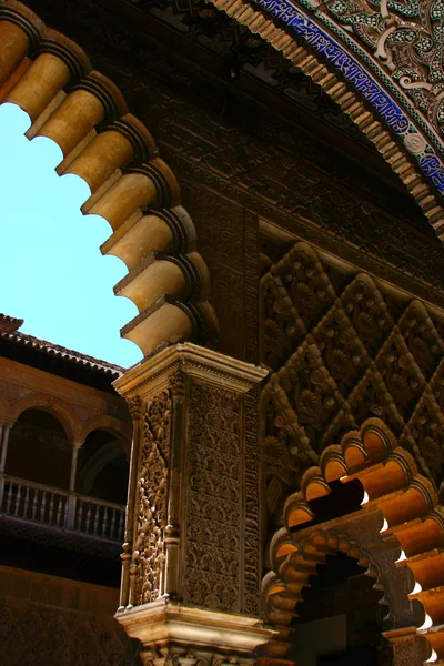 Część architektury mauretańskiej Sewilla — Zdjęcie stockowe