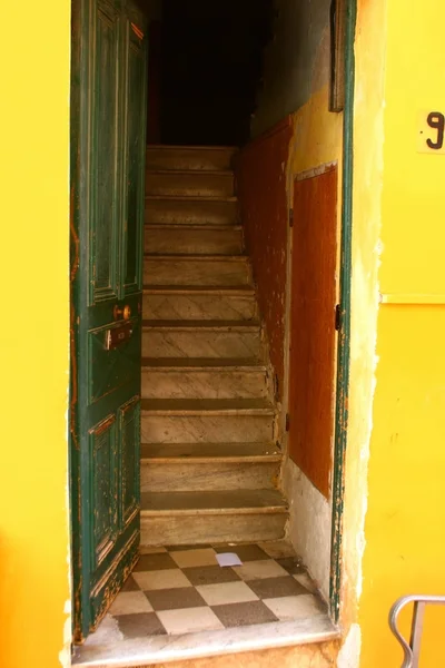 Вход в старый дом Ницца — стоковое фото