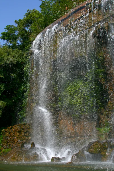 Cachoeira em agradável — Fotografia de Stock