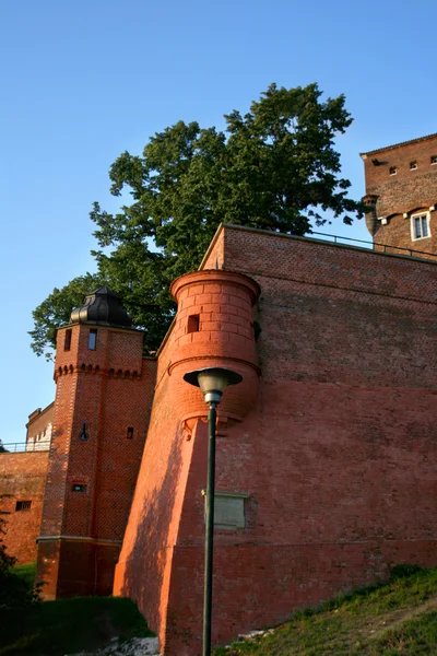 Coucher de soleil sur le mur Château de Wawel — Photo