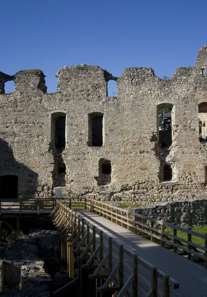 Τοίχο και γέφυρα μεσαιωνικού κάστρου του cesis — Φωτογραφία Αρχείου