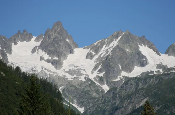 Дорога на горы Швейцарии — стоковое фото