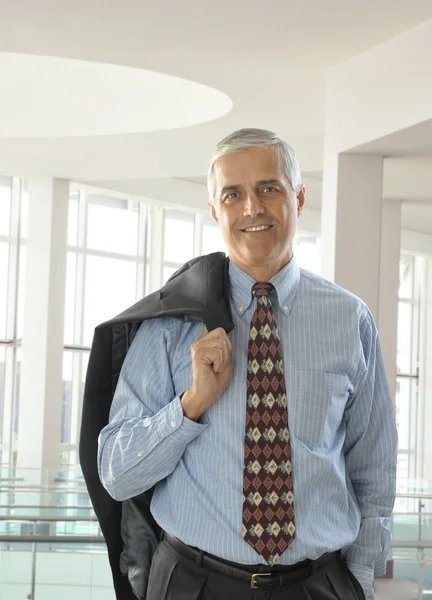 Középső éves üzletember, kabát — Stock Fotó