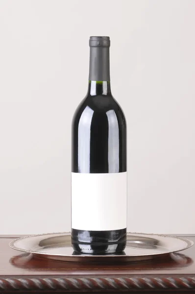 Etiqueta em branco da garrafa de vinho tinto — Fotografia de Stock