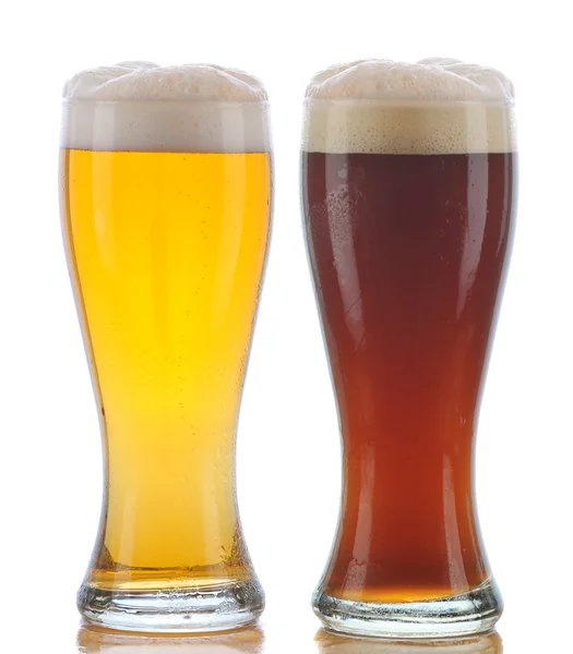Sklenice pilsner a tmavé pivo — Stock fotografie