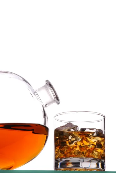 Bicchiere di whisky e decanter — Foto Stock